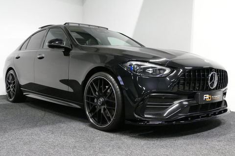 Mercedes-Benz C-Klasse 300 e AMG Line / C63 AMG Diffuser / Panamericana Grille / Panoramadak / Elektr. verstelbare voorstoelen + memory / Digital Laser Light / Ambienteverlichting Plus / Keyless / Apple Carplay - Android Auto / Stoelverwarming / HUD / Stuurwielverwarming / Acht