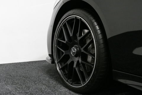 Mercedes-Benz C-Klasse 300 e AMG Line / C63 AMG Diffuser / Panamericana Grille / Panoramadak / Elektr. verstelbare voorstoelen + memory / Digital Laser Light / Ambienteverlichting Plus / Keyless / Apple Carplay - Android Auto / Stoelverwarming / HUD / Stuurwielverwarming / Acht