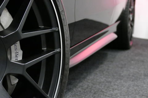 Mercedes-Benz C-Klasse 300 e AMG Line / C63 AMG Diffuser / Panamericana Grille / Panoramadak / Elektr. verstelbare voorstoelen + memory / Digital Laser Light / Ambienteverlichting Plus / Keyless / Apple Carplay - Android Auto / Stoelverwarming / HUD / Stuurwielverwarming / Acht