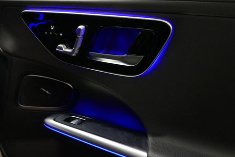 Mercedes-Benz C-Klasse 300 e AMG Line / C63 AMG Diffuser / Panamericana Grille / Panoramadak / Elektr. verstelbare voorstoelen + memory / Digital Laser Light / Ambienteverlichting Plus / Keyless / Apple Carplay - Android Auto / Stoelverwarming / HUD / Stuurwielverwarming / Acht