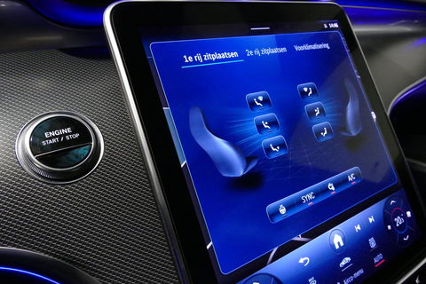 Mercedes-Benz C-Klasse 300 e AMG Line / C63 AMG Diffuser / Panamericana Grille / Panoramadak / Elektr. verstelbare voorstoelen + memory / Digital Laser Light / Ambienteverlichting Plus / Keyless / Apple Carplay - Android Auto / Stoelverwarming / HUD / Stuurwielverwarming / Acht