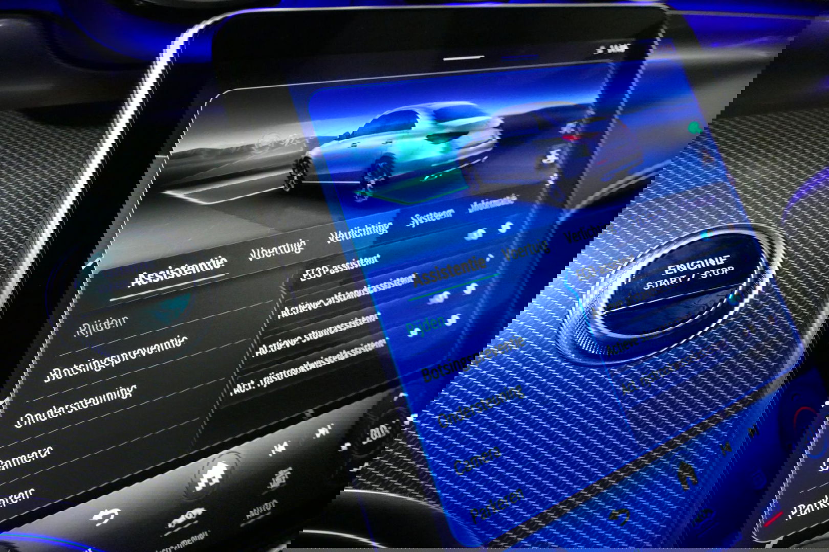 Mercedes-Benz C-Klasse 300 e AMG Line / C63 AMG Diffuser / Panamericana Grille / Panoramadak / Elektr. verstelbare voorstoelen + memory / Digital Laser Light / Ambienteverlichting Plus / Keyless / Apple Carplay - Android Auto / Stoelverwarming / HUD / Stuurwielverwarming / Acht