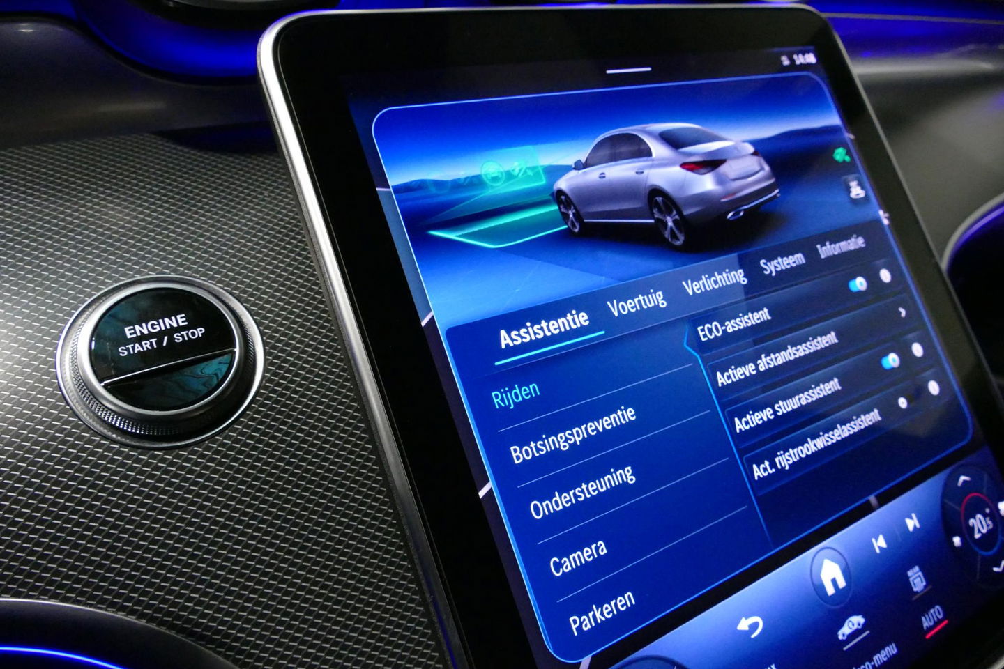 Mercedes-Benz C-Klasse 300 e AMG Line / C63 AMG Diffuser / Panamericana Grille / Panoramadak / Elektr. verstelbare voorstoelen + memory / Digital Laser Light / Ambienteverlichting Plus / Keyless / Apple Carplay - Android Auto / Stoelverwarming / HUD / Stuurwielverwarming / Acht