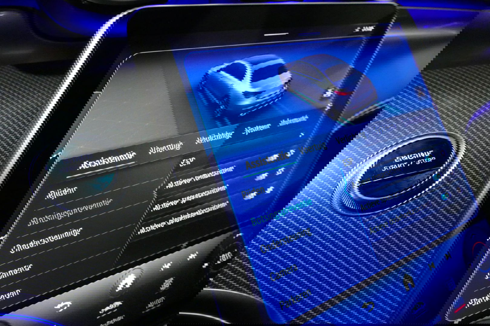 Mercedes-Benz C-Klasse 300 e AMG Line / C63 AMG Diffuser / Panamericana Grille / Panoramadak / Elektr. verstelbare voorstoelen + memory / Digital Laser Light / Ambienteverlichting Plus / Keyless / Apple Carplay - Android Auto / Stoelverwarming / HUD / Stuurwielverwarming / Acht