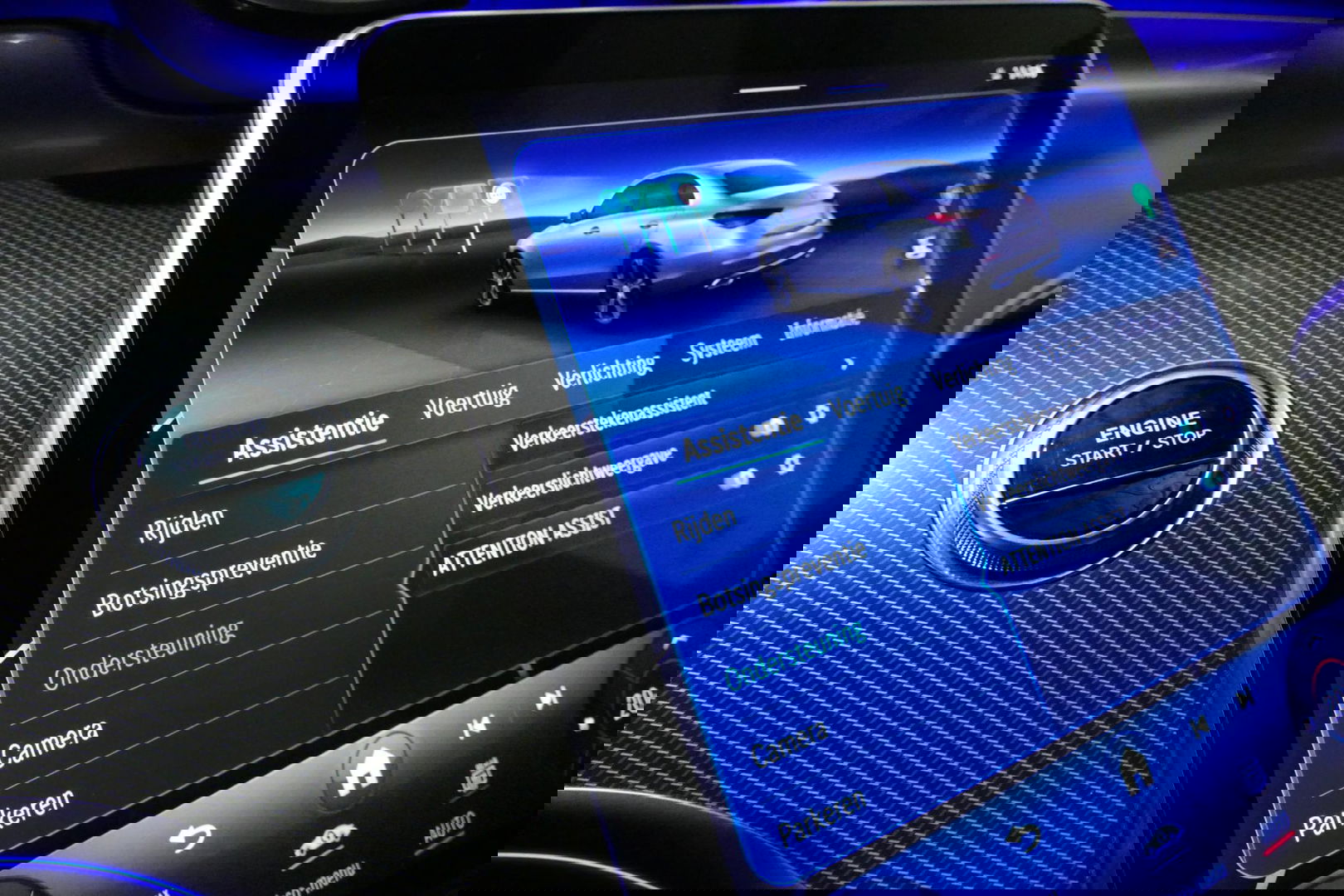 Mercedes-Benz C-Klasse 300 e AMG Line / C63 AMG Diffuser / Panamericana Grille / Panoramadak / Elektr. verstelbare voorstoelen + memory / Digital Laser Light / Ambienteverlichting Plus / Keyless / Apple Carplay - Android Auto / Stoelverwarming / HUD / Stuurwielverwarming / Acht