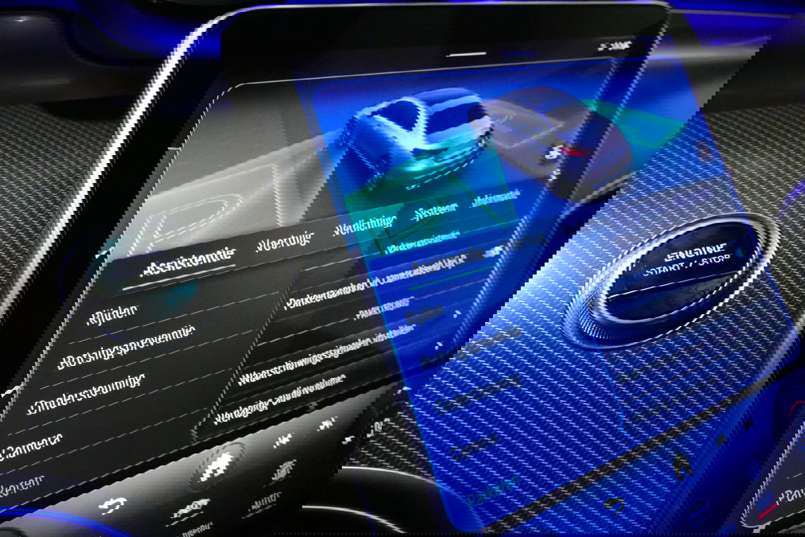 Mercedes-Benz C-Klasse 300 e AMG Line / C63 AMG Diffuser / Panamericana Grille / Panoramadak / Elektr. verstelbare voorstoelen + memory / Digital Laser Light / Ambienteverlichting Plus / Keyless / Apple Carplay - Android Auto / Stoelverwarming / HUD / Stuurwielverwarming / Acht