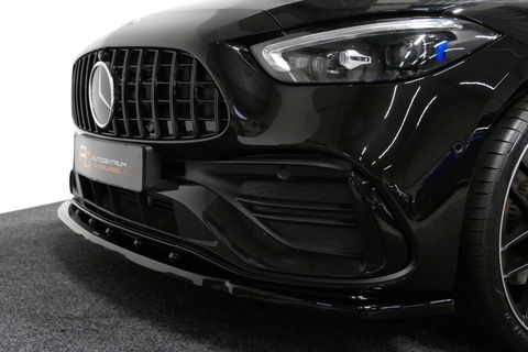 Mercedes-Benz C-Klasse 300 e AMG Line / C63 AMG Diffuser / Panamericana Grille / Panoramadak / Elektr. verstelbare voorstoelen + memory / Digital Laser Light / Ambienteverlichting Plus / Keyless / Apple Carplay - Android Auto / Stoelverwarming / HUD / Stuurwielverwarming / Acht