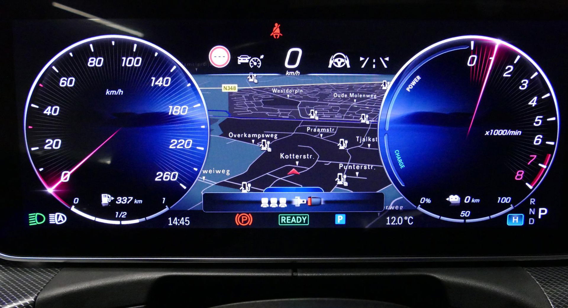 Mercedes-Benz C-Klasse 300 e AMG Line / C63 AMG Diffuser / Panamericana Grille / Panoramadak / Elektr. verstelbare voorstoelen + memory / Digital Laser Light / Ambienteverlichting Plus / Keyless / Apple Carplay - Android Auto / Stoelverwarming / HUD / Stuurwielverwarming / Acht