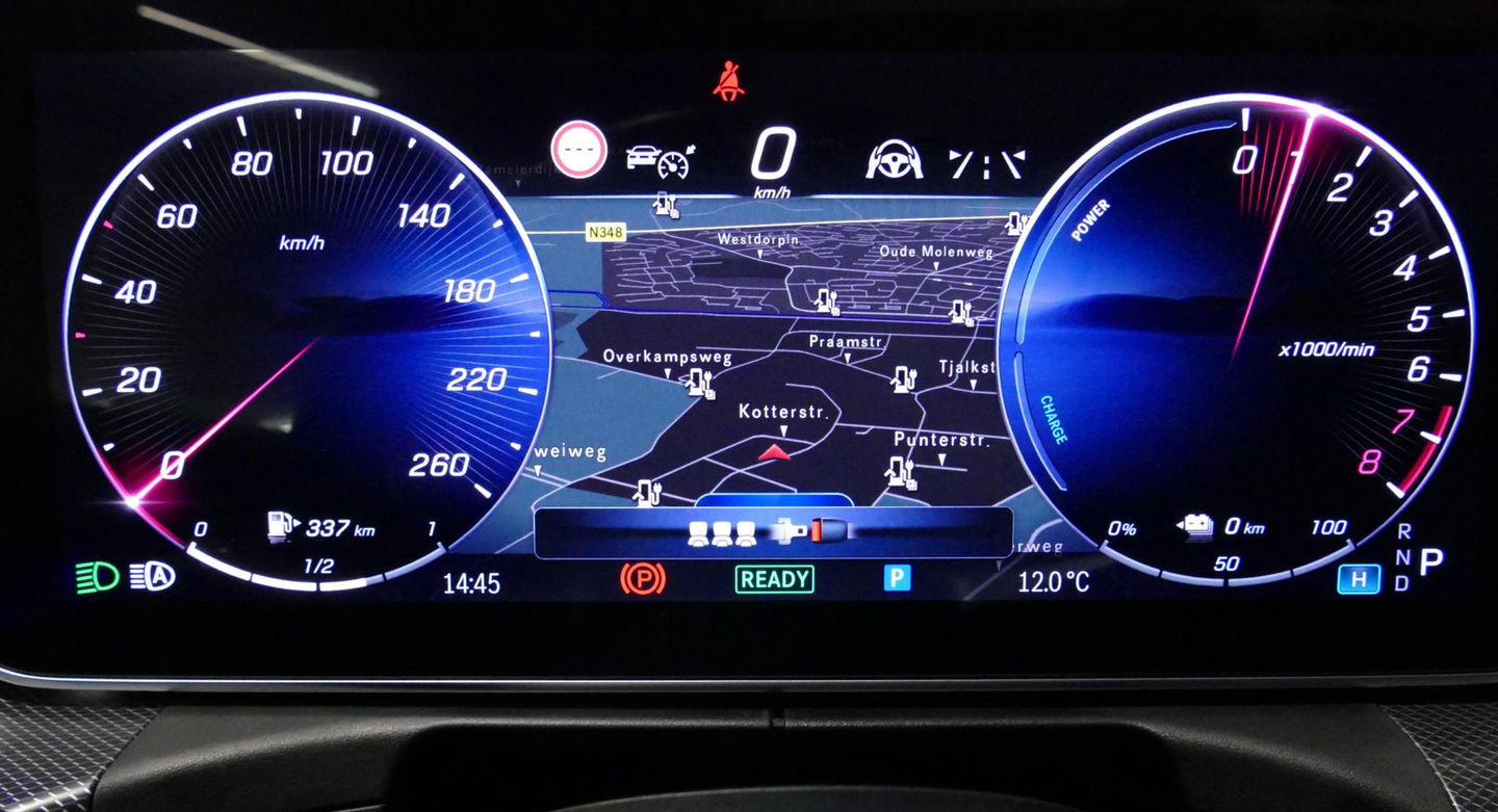 Mercedes-Benz C-Klasse 300 e AMG Line / C63 AMG Diffuser / Panamericana Grille / Panoramadak / Elektr. verstelbare voorstoelen + memory / Digital Laser Light / Ambienteverlichting Plus / Keyless / Apple Carplay - Android Auto / Stoelverwarming / HUD / Stuurwielverwarming / Acht