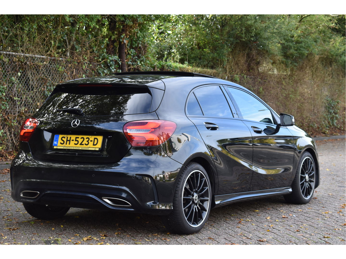 Mercedes-Benz A-Klasse 180 Sport Edition AMG | NL-auto | Pano.dak | Carplay | Camera | Sfeerverl | Navi | Cruise Control | 4Seasons | NAP