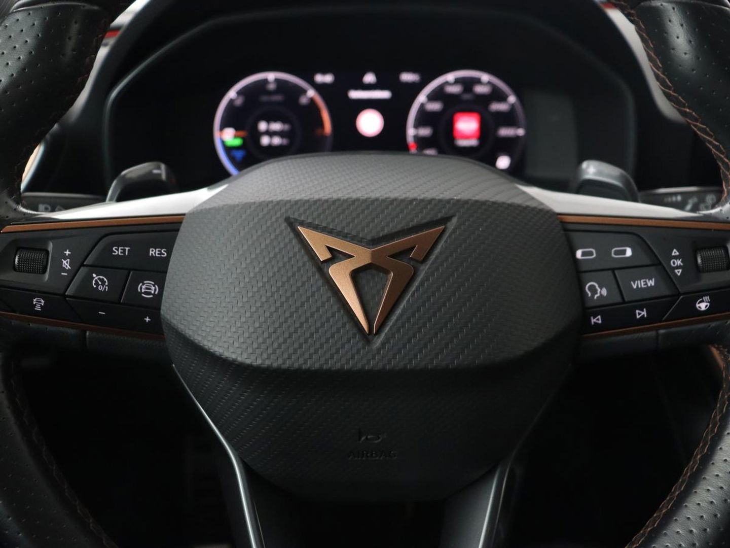 CUPRA Leon 1.4 eHybrid | Stoelverwarming | Carplay | Camera | Navigatie | Sfeerverlichting | Stuurverwarming | Keyless | Adaptive cruise | Sportstoelen | Climate control | Park Assist | PHEV | Plug In