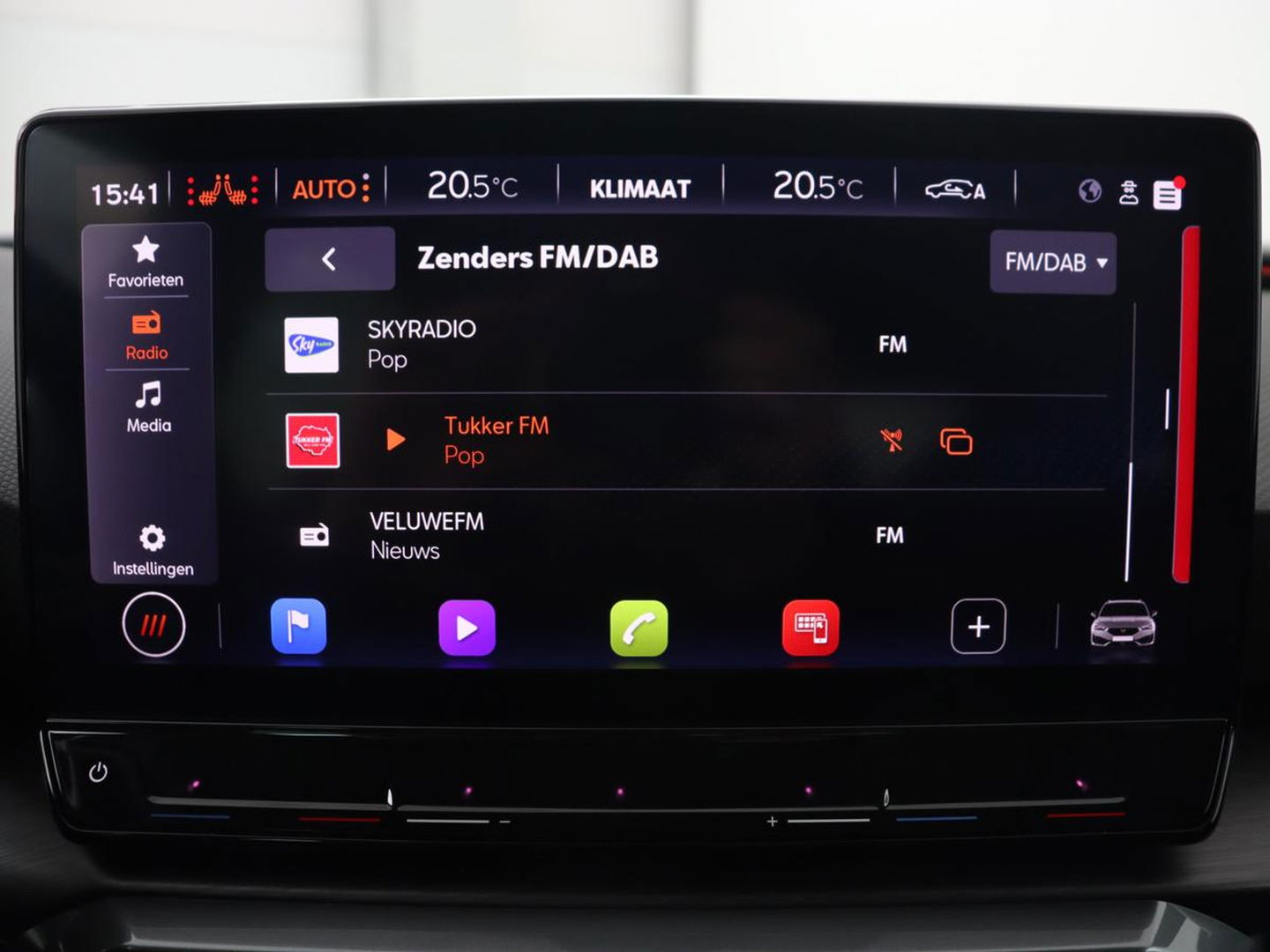 CUPRA Leon 1.4 eHybrid | Stoelverwarming | Carplay | Camera | Navigatie | Sfeerverlichting | Stuurverwarming | Keyless | Adaptive cruise | Sportstoelen | Climate control | Park Assist | PHEV | Plug In