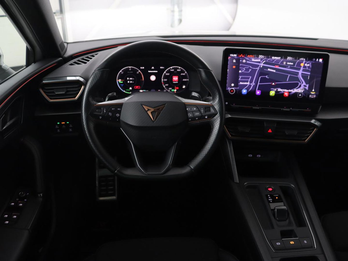 CUPRA Leon 1.4 eHybrid | Stoelverwarming | Carplay | Camera | Navigatie | Sfeerverlichting | Stuurverwarming | Keyless | Adaptive cruise | Sportstoelen | Climate control | Park Assist | PHEV | Plug In