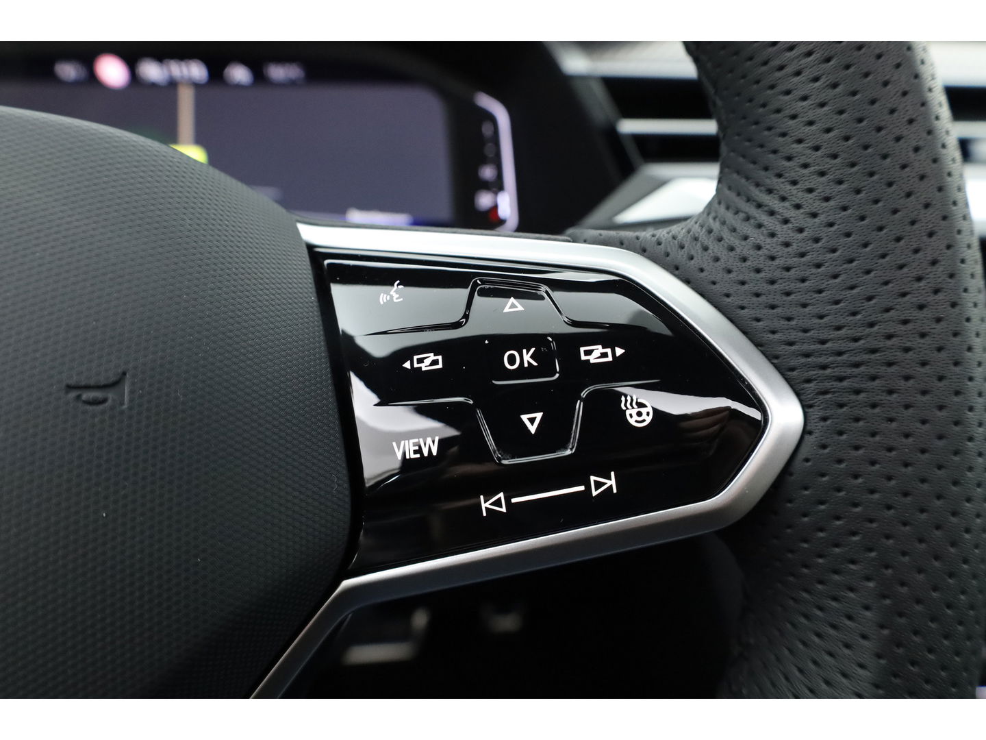 Volkswagen Arteon Shooting Brake 1.4 TSI eHybrid R-Line Business+ | Pano | HUD | 360cam | Massage | Elek. Trekhaak | Stoel- Stuurverw. | Adapt. Cruise