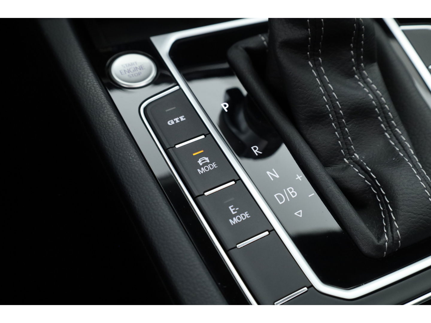 Volkswagen Arteon Shooting Brake 1.4 TSI eHybrid R-Line Business+ | Pano | HUD | 360cam | Massage | Elek. Trekhaak | Stoel- Stuurverw. | Adapt. Cruise