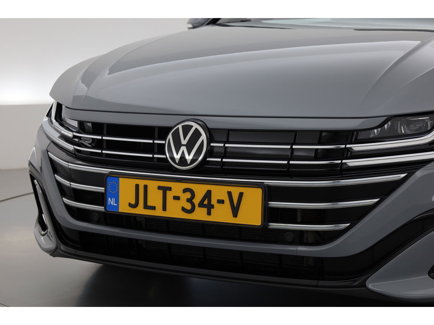 Volkswagen Arteon Shooting Brake 1.4 TSI eHybrid R-Line Business+ | Pano | HUD | 360cam | Massage | Elek. Trekhaak | Stoel- Stuurverw. | Adapt. Cruise