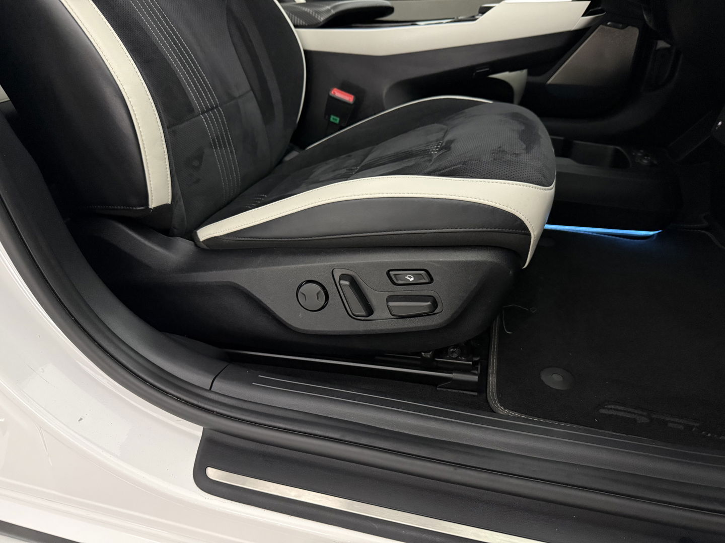 Kia Ev6 GT-Line 77 kWh Snelladen | SOH 96% | Meridian | Pano | Virtual | 360° | HUD | Stoel/Stuur verw. | Memory | Sfeer | Trekh. | Carplay