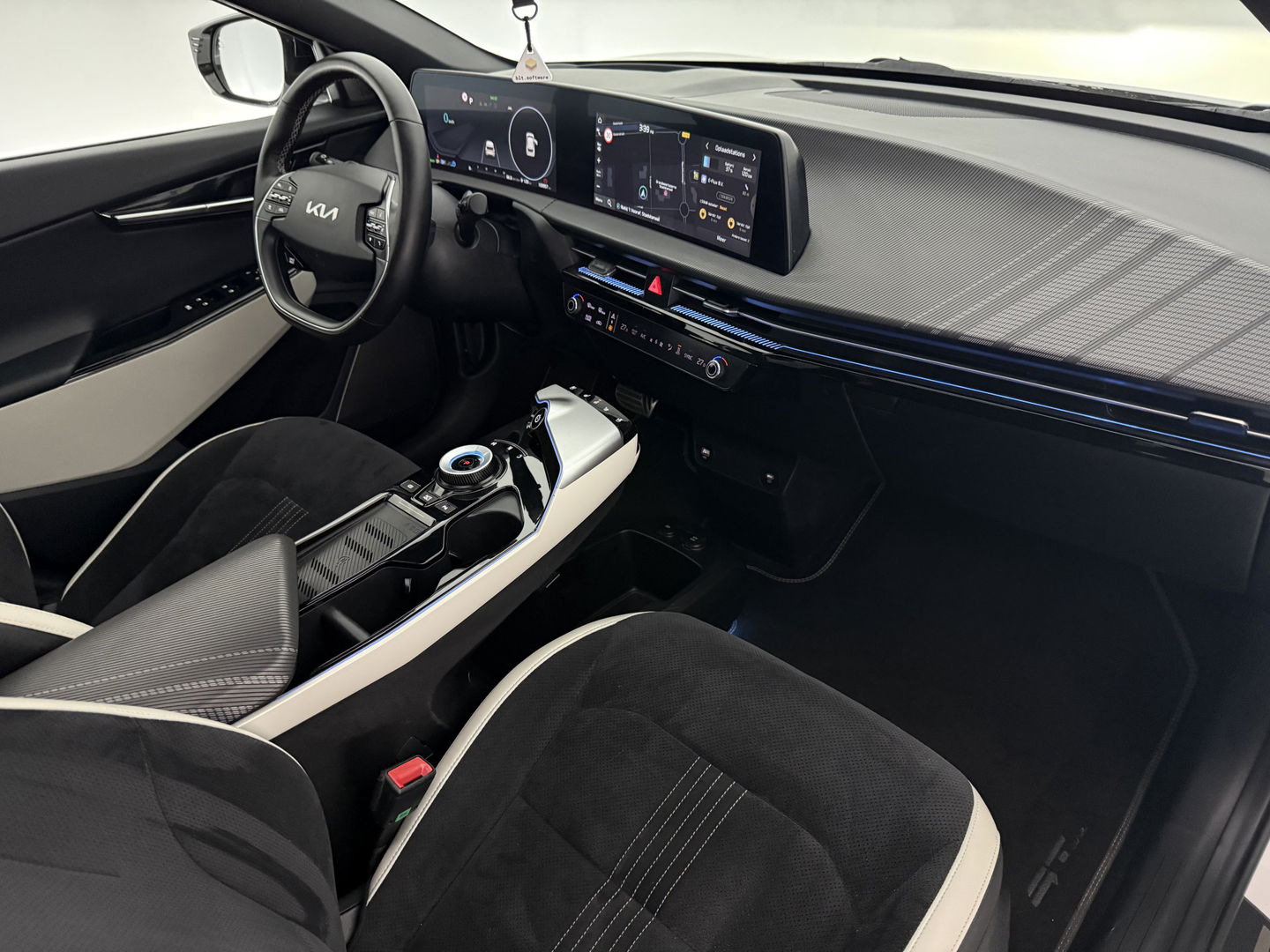 Kia Ev6 GT-Line 77 kWh Snelladen | SOH 96% | Meridian | Pano | Virtual | 360° | HUD | Stoel/Stuur verw. | Memory | Sfeer | Trekh. | Carplay