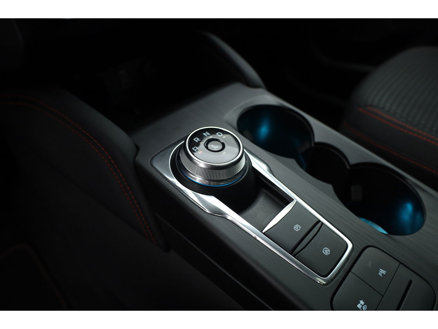 Ford Kuga 2.5 MHEV ST-Line 190pk | Pano | Camera | Keyless | Cruise | Apple CarPlay | Navi