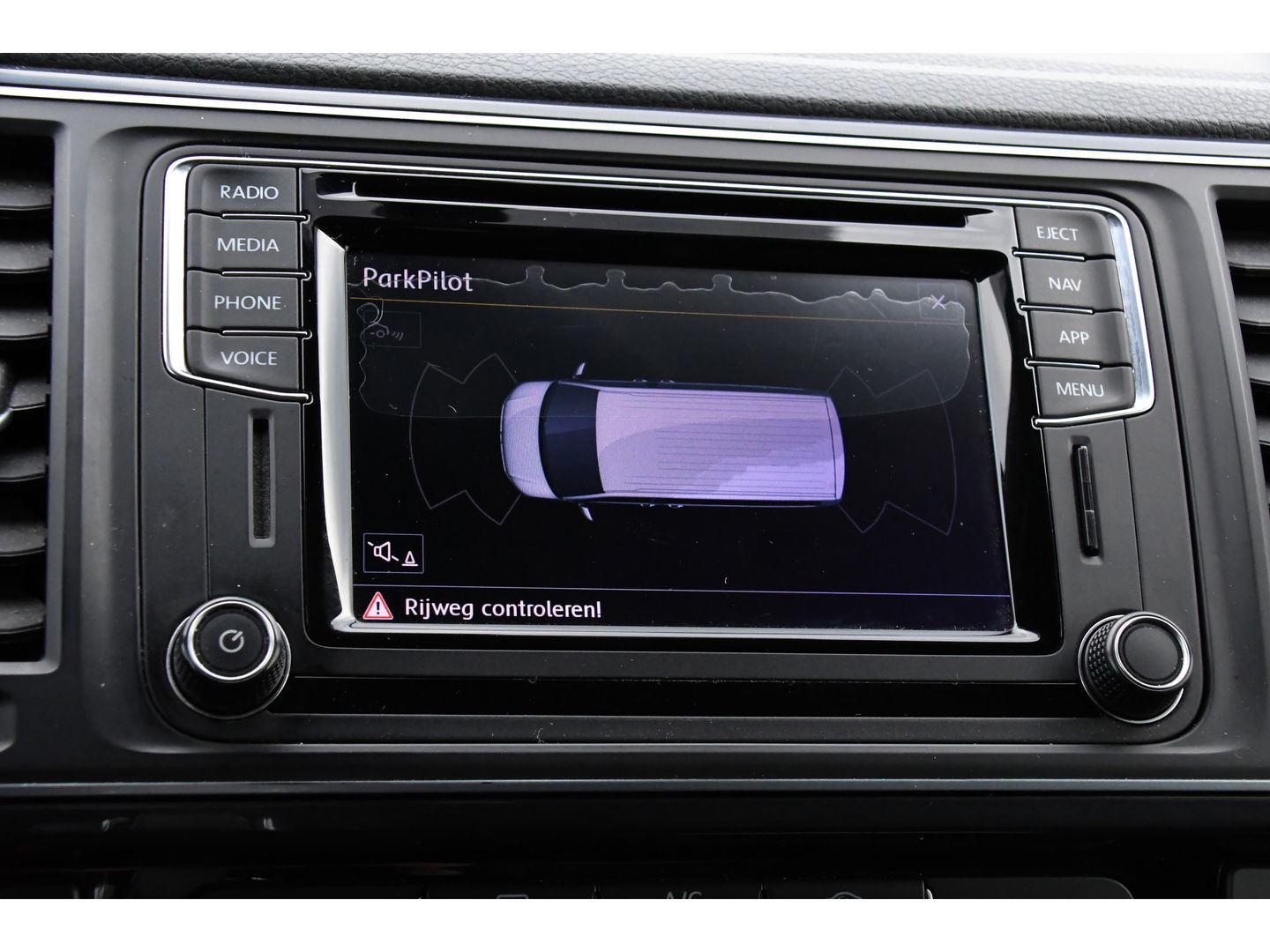 Volkswagen Transporter 2.0 TDI L2H1 Black Edition Highline Adaptieve Cruise, Camera, Carplay, Leder, Trekhaak, Sensoren, 150pk, Automaat, Uniek!