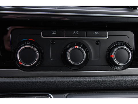 Volkswagen Transporter 2.0 TDI L2H1 Black Edition Highline Adaptieve Cruise, Camera, Carplay, Leder, Trekhaak, Sensoren, 150pk, Automaat, Uniek!