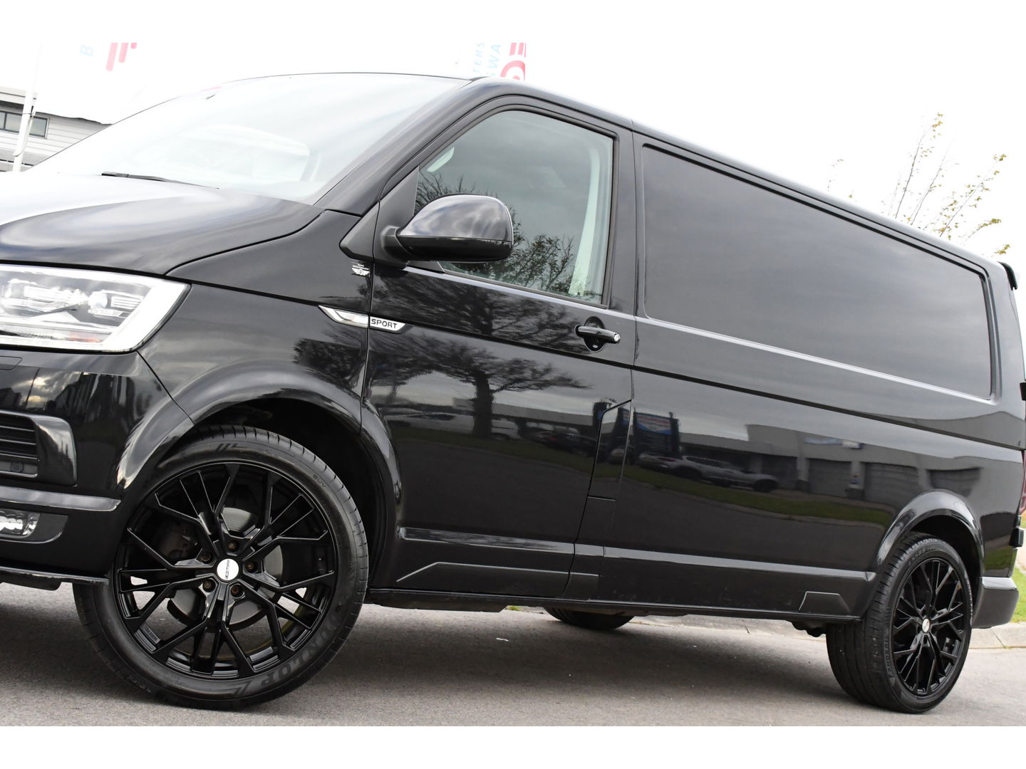 Volkswagen Transporter 2.0 TDI L2H1 Black Edition Highline Adaptieve Cruise, Camera, Carplay, Leder, Trekhaak, Sensoren, 150pk, Automaat, Uniek!
