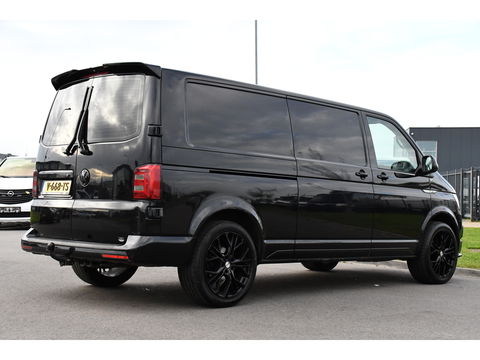 Volkswagen Transporter 2.0 TDI L2H1 Black Edition Highline Adaptieve Cruise, Camera, Carplay, Leder, Trekhaak, Sensoren, 150pk, Automaat, Uniek!