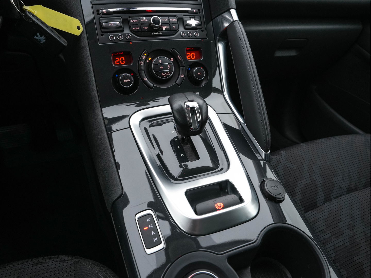 Peugeot 3008 2.0 HDiF HYbrid4 Aut. *NAVI-FULLMAP | COMFORT-SEATS | ECC | SHIFT-PADDLES | PDC | CRUISE | 16''ALU*