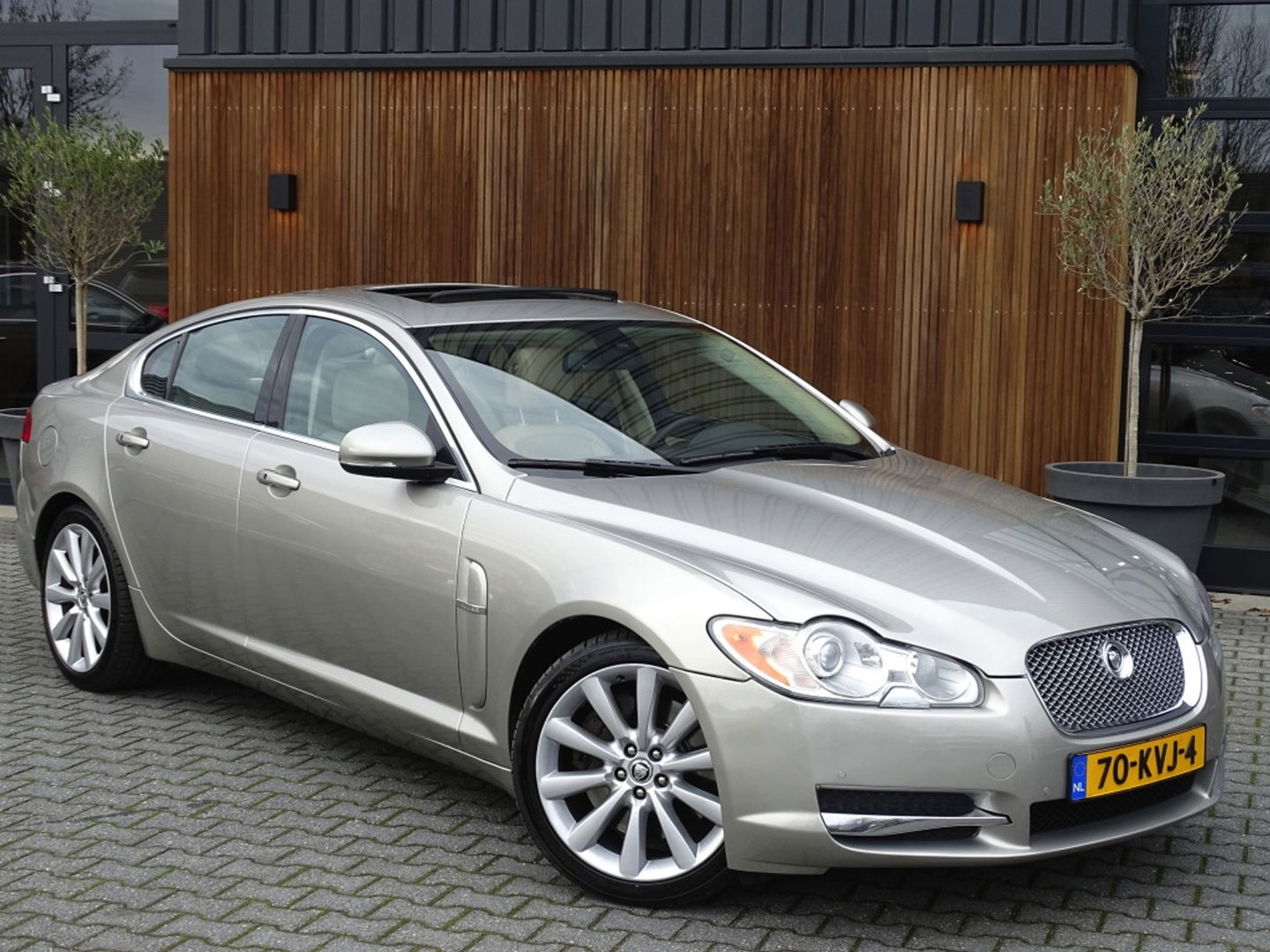 Jaguar XF 5.0 V8 385PK automaat / Portfolio / LED *NAP*