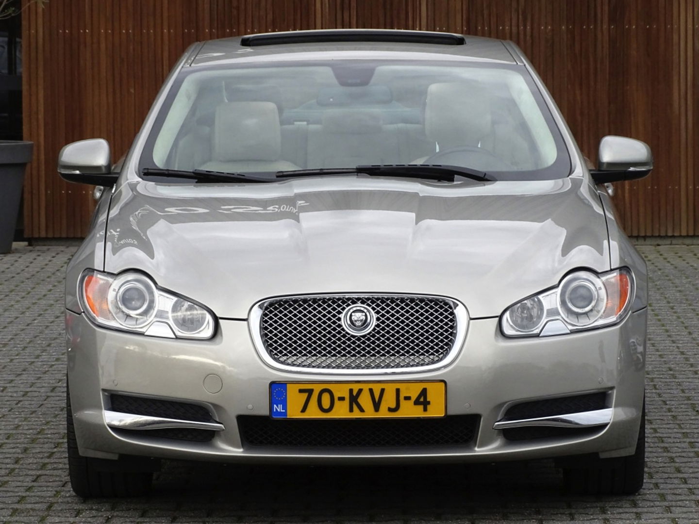 Jaguar XF 5.0 V8 385PK automaat / Portfolio / LED *NAP*