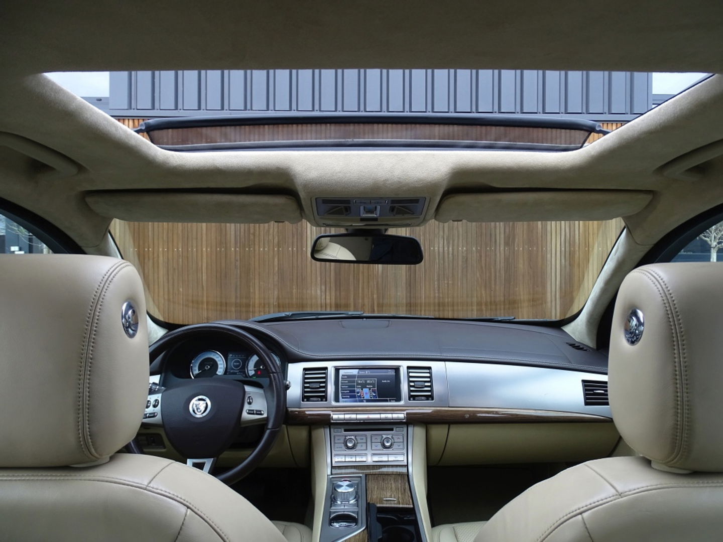 Jaguar XF 5.0 V8 385PK automaat / Portfolio / LED *NAP*