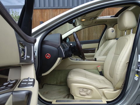 Jaguar XF 5.0 V8 385PK automaat / Portfolio / LED *NAP*