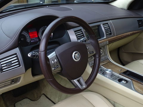 Jaguar XF 5.0 V8 385PK automaat / Portfolio / LED *NAP*