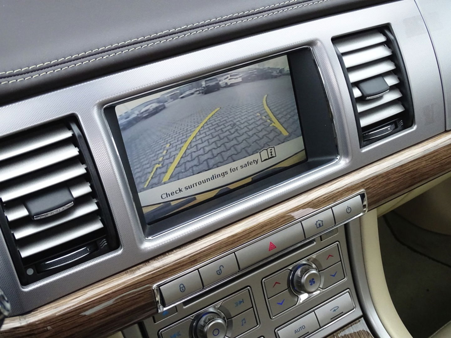 Jaguar XF 5.0 V8 385PK automaat / Portfolio / LED *NAP*