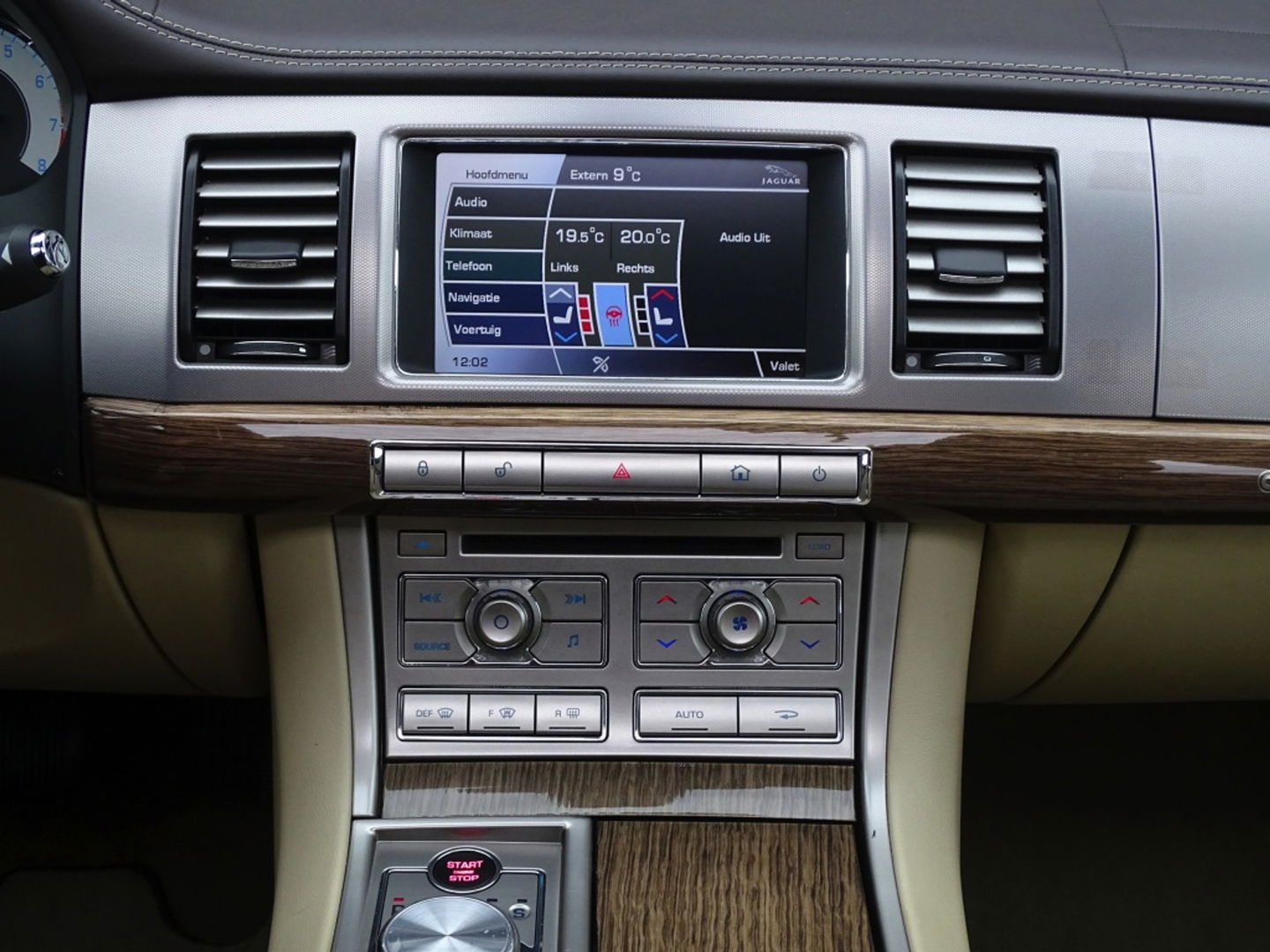 Jaguar XF 5.0 V8 385PK automaat / Portfolio / LED *NAP*