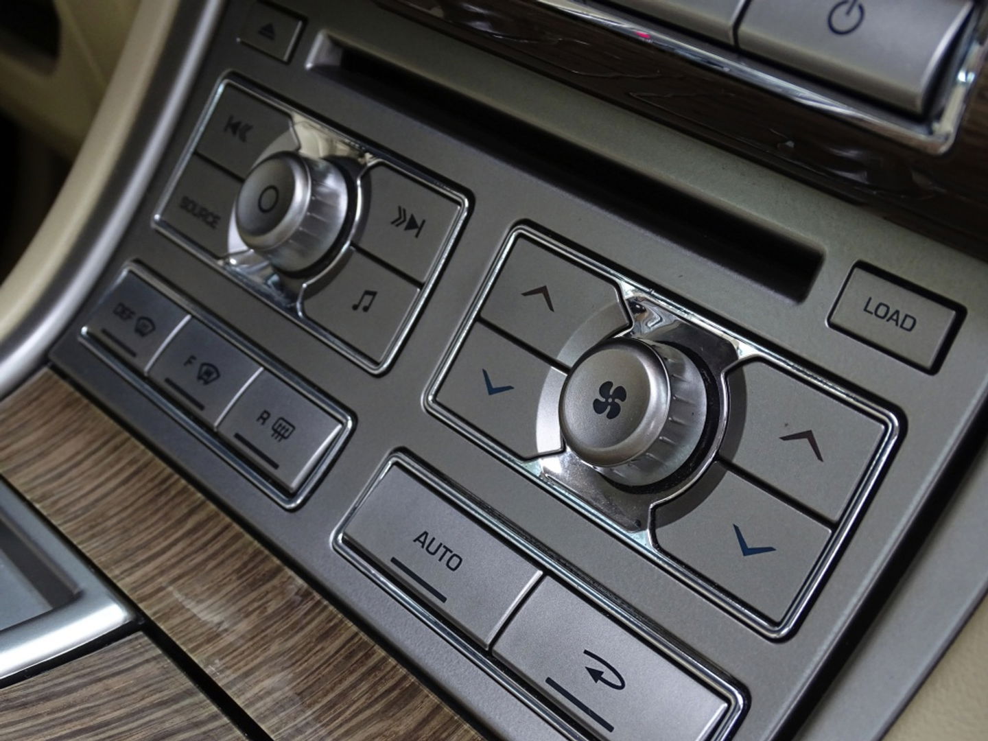 Jaguar XF 5.0 V8 385PK automaat / Portfolio / LED *NAP*