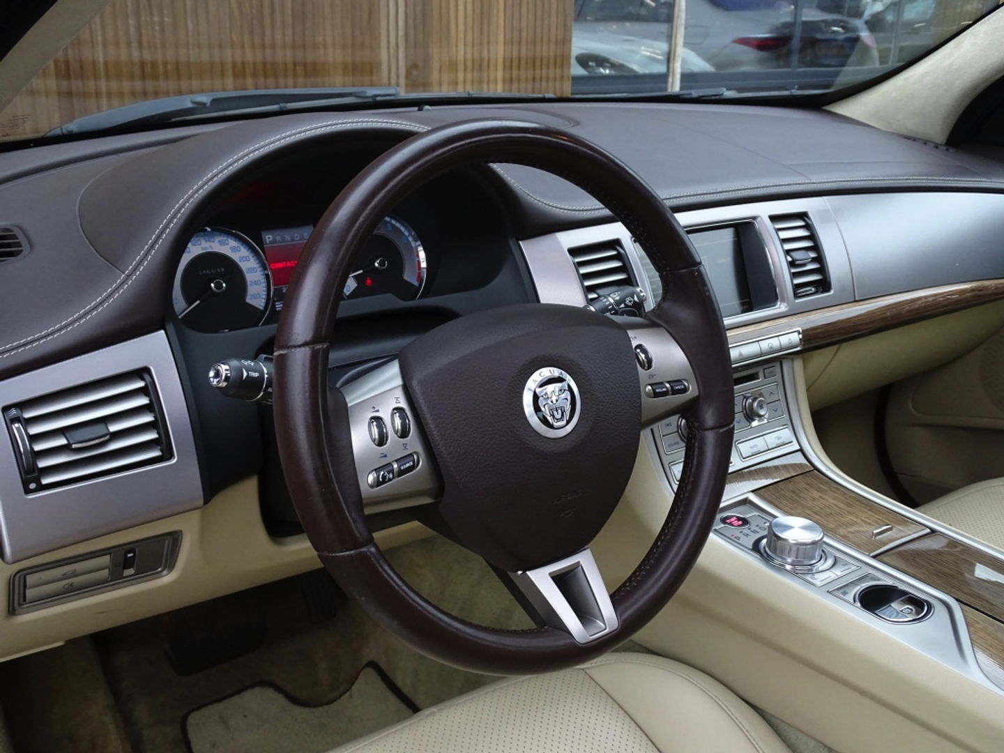 Jaguar XF 5.0 V8 385PK automaat / Portfolio / LED *NAP*