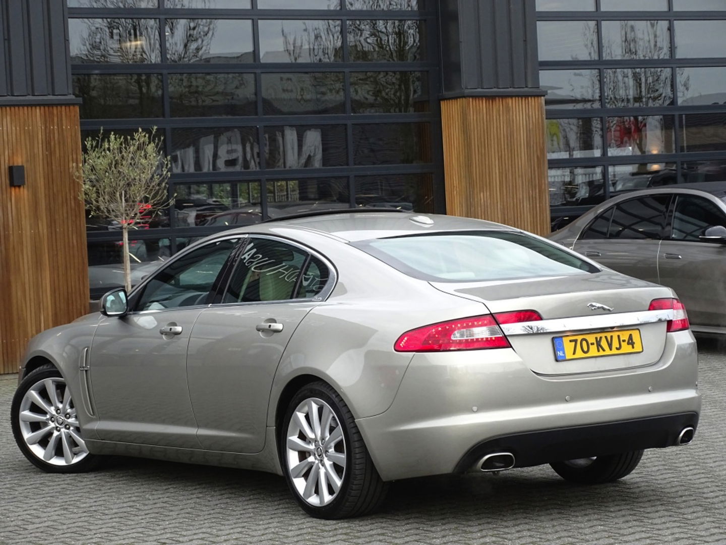 Jaguar XF 5.0 V8 385PK automaat / Portfolio / LED *NAP*