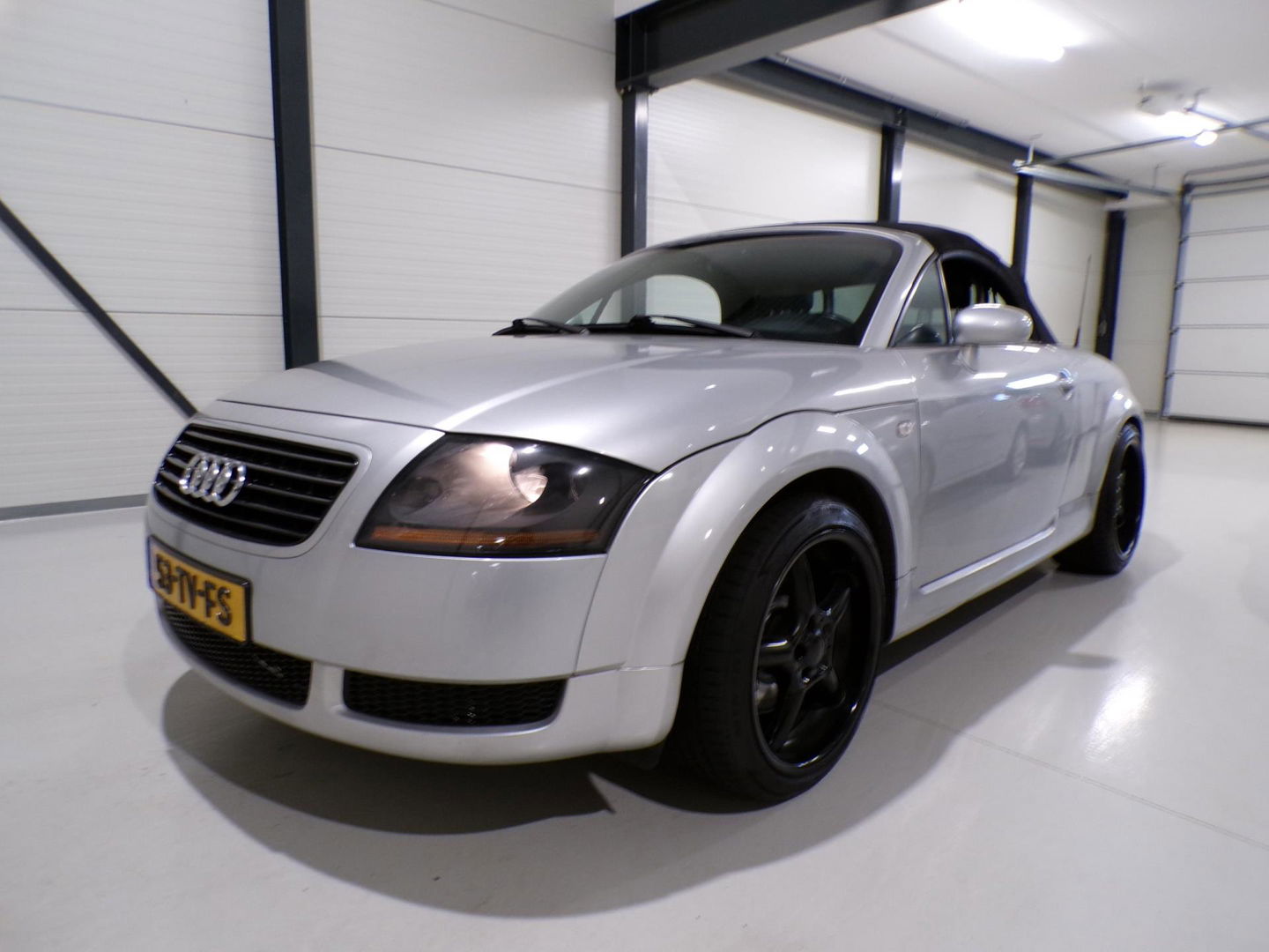Audi TT Roadster 1.8 5V Turbo 180PK Bluetooth Leer Stoelverwarming Garantie 18"Velgen, zeer nette & goed onderhouden auto !