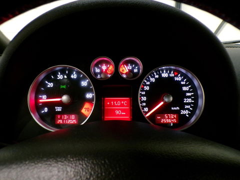 Audi TT Roadster 1.8 5V Turbo 180PK Bluetooth Leer Stoelverwarming Garantie 18"Velgen, zeer nette & goed onderhouden auto !