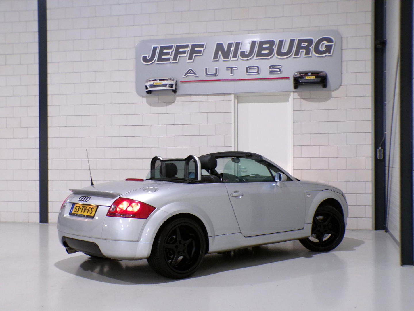 Audi TT Roadster 1.8 5V Turbo 180PK Bluetooth Leer Stoelverwarming Garantie 18"Velgen, zeer nette & goed onderhouden auto !