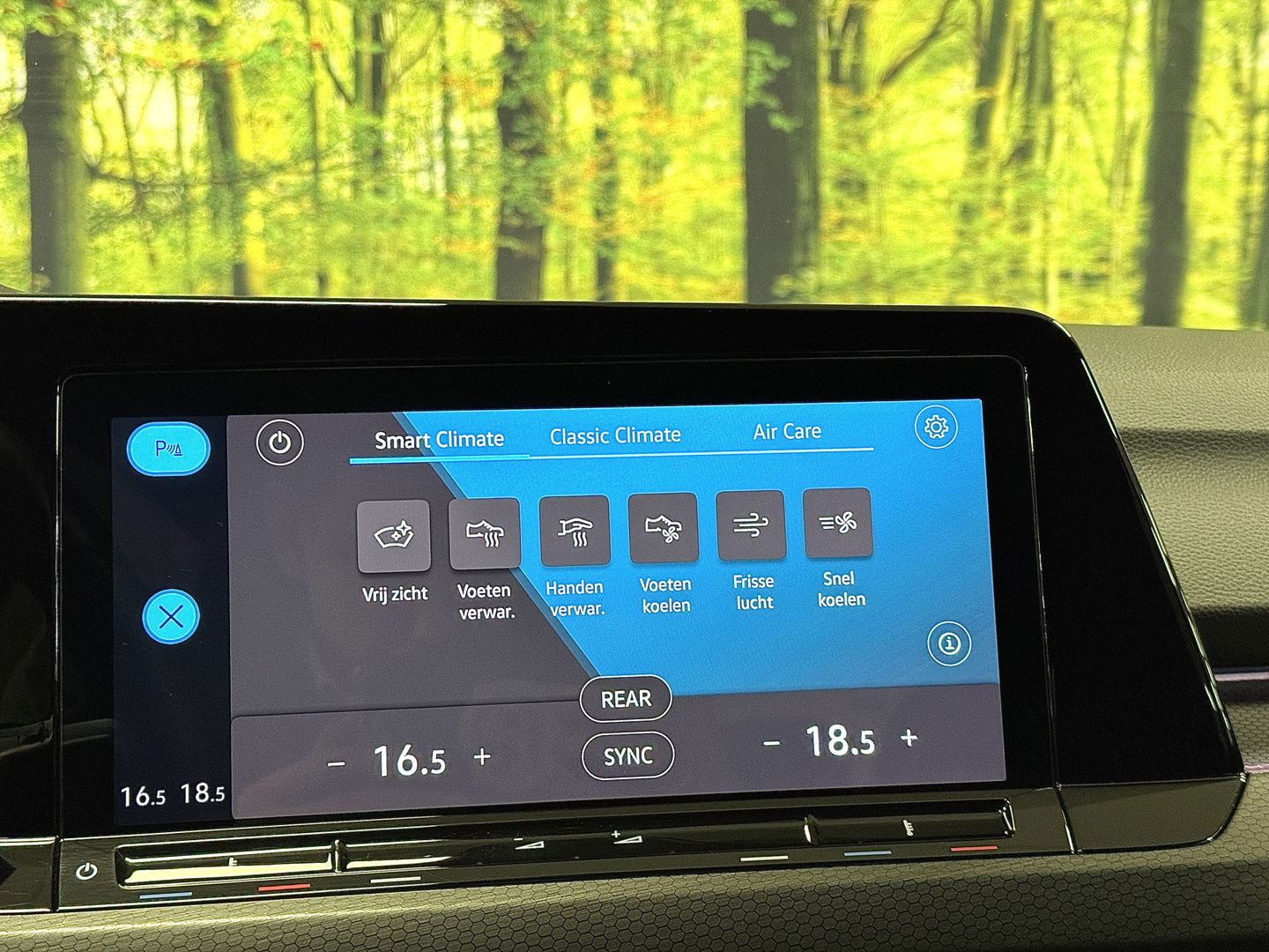 Volkswagen Golf 2.0 TDI GTD | 200 PK! | Apple Carplay | Android Auto | Sfeerverlichting | Navigatie | Adaptieve Cruise Control | Lane Assist | IQ Light | LED | DAB | Dodehoek Sensor |