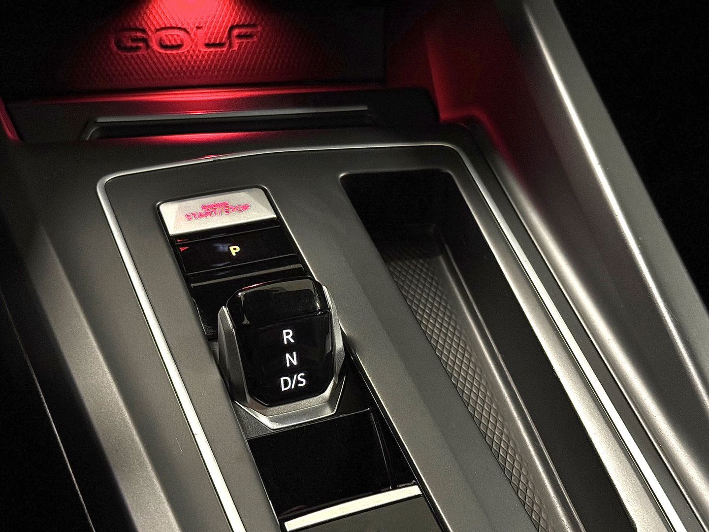 Volkswagen Golf 2.0 TDI GTD | 200 PK! | Apple Carplay | Android Auto | Sfeerverlichting | Navigatie | Adaptieve Cruise Control | Lane Assist | IQ Light | LED | DAB | Dodehoek Sensor |
