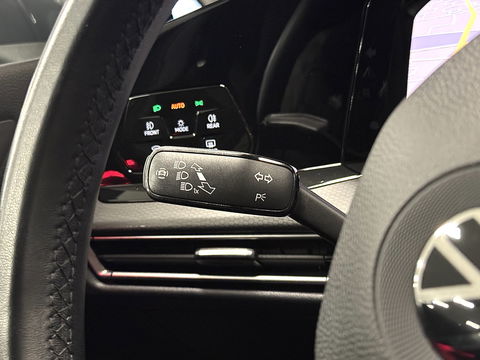 Volkswagen Golf 2.0 TDI GTD | 200 PK! | Apple Carplay | Android Auto | Sfeerverlichting | Navigatie | Adaptieve Cruise Control | Lane Assist | IQ Light | LED | DAB | Dodehoek Sensor |