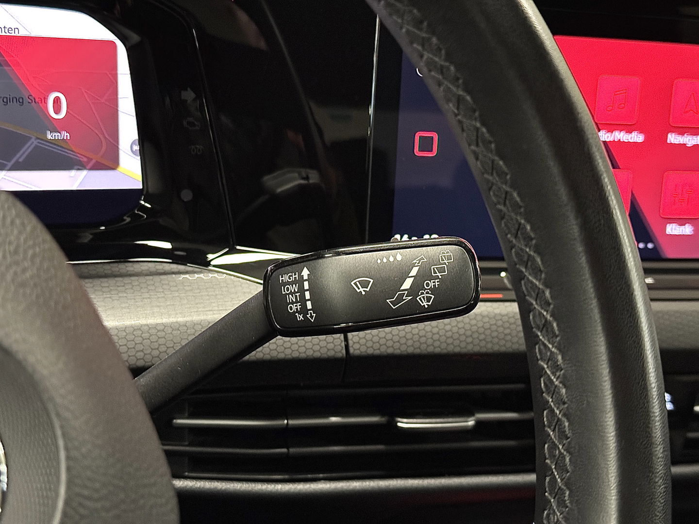 Volkswagen Golf 2.0 TDI GTD | 200 PK! | Apple Carplay | Android Auto | Sfeerverlichting | Navigatie | Adaptieve Cruise Control | Lane Assist | IQ Light | LED | DAB | Dodehoek Sensor |