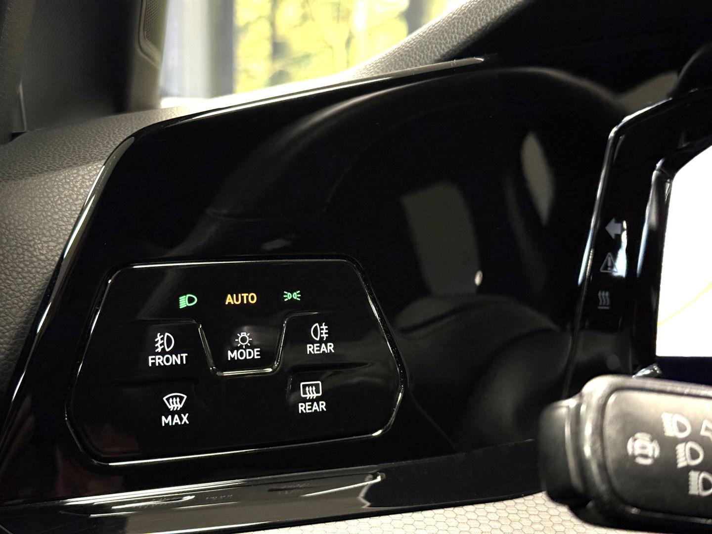 Volkswagen Golf 2.0 TDI GTD | 200 PK! | Apple Carplay | Android Auto | Sfeerverlichting | Navigatie | Adaptieve Cruise Control | Lane Assist | IQ Light | LED | DAB | Dodehoek Sensor |