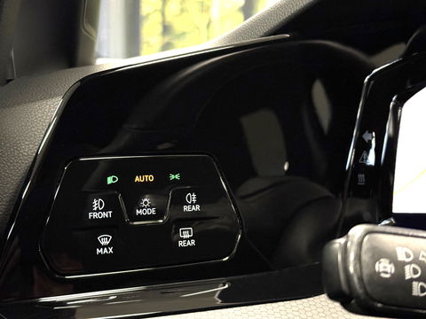 Volkswagen Golf 2.0 TDI GTD | 200 PK! | Apple Carplay | Android Auto | Sfeerverlichting | Navigatie | Adaptieve Cruise Control | Lane Assist | IQ Light | LED | DAB | Dodehoek Sensor |