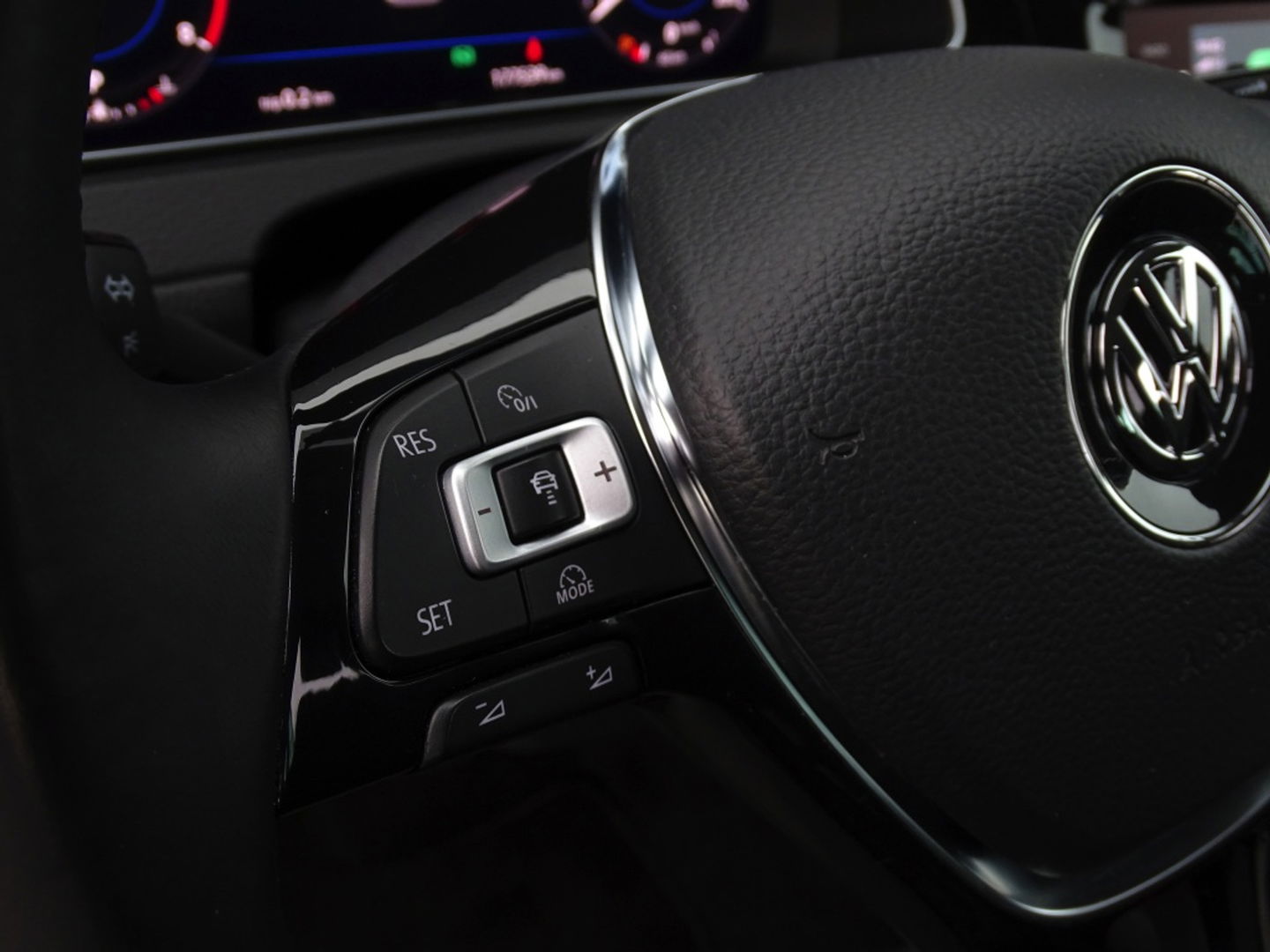 Volkswagen Golf Variant 1.0 TSI 110PK DSG / Highline / R-line / LED *NAP*