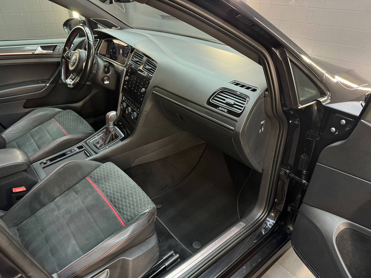 Volkswagen Golf 2.0 TSI GTI Performance Pano|Dyna|DCC|Camera