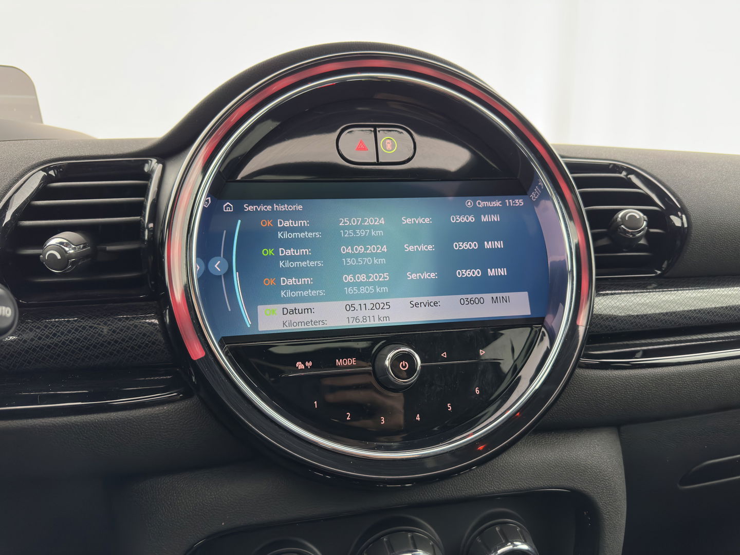 MINI Clubman 2.0 Cooper S ALL4 Premier Plus JCW (INCL-BTW) Aut * PANO | LUXURY-LEATHER | FULL-LED | HEATED-SPORTSEATS | DIGI-COCKPIT | AMBIENT-LIGHT | PRIVACY-GLASS | HEAD-UP | PDC | CAMERA | DAB  | KEYLESS | TOWBAR | 18"ALU*